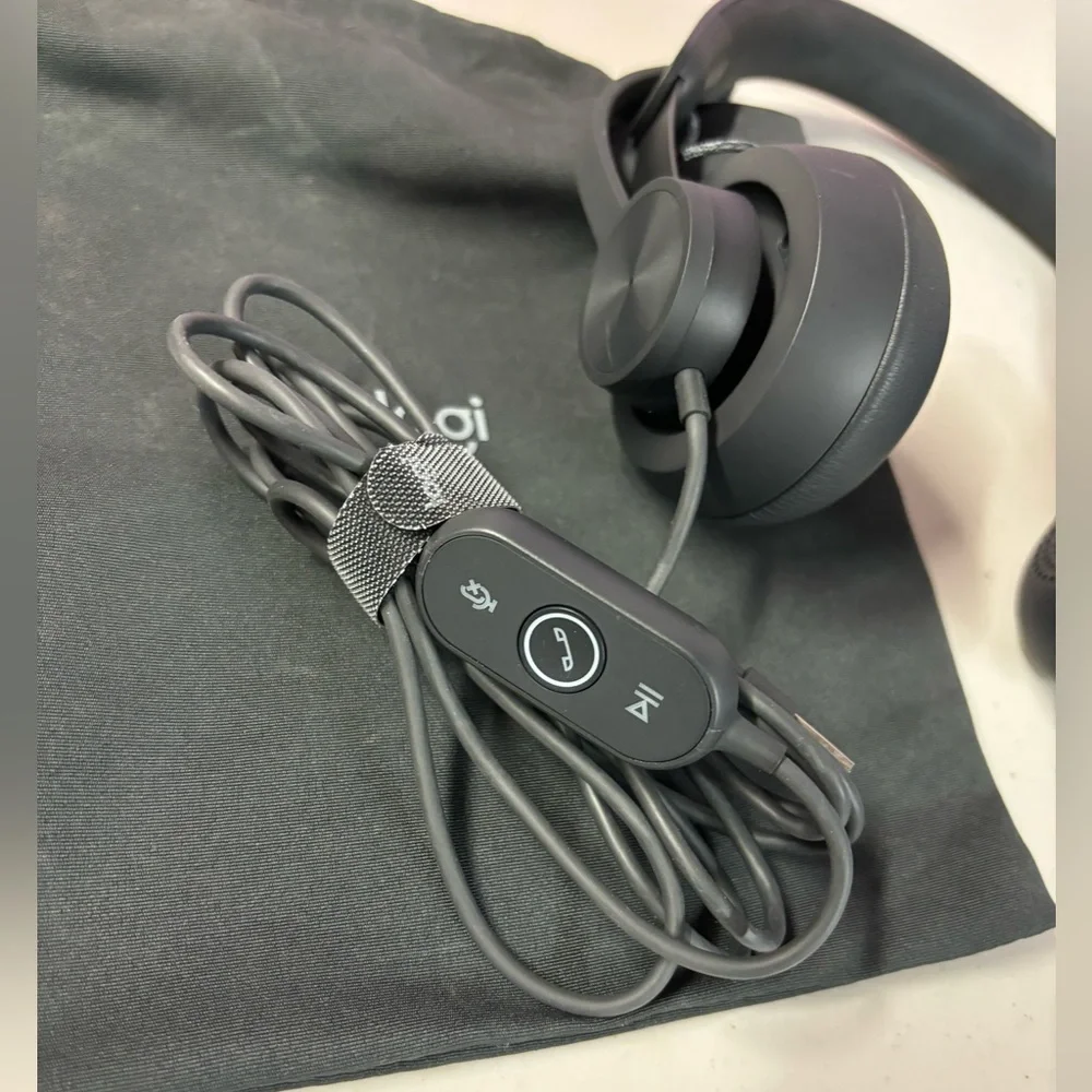 Logi headphones